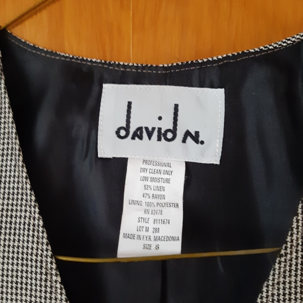 Vest - Picture 2 of 3